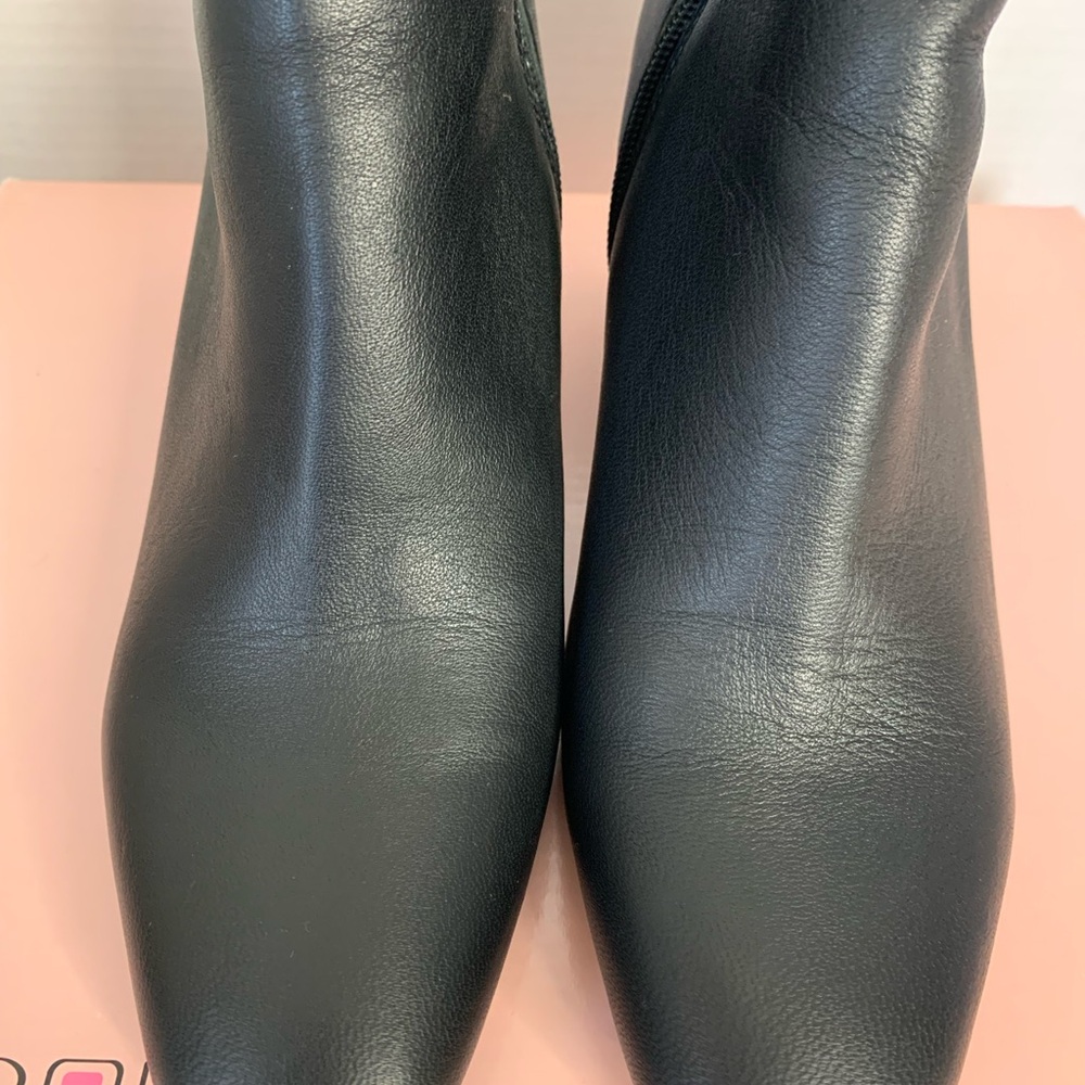 Bandolino Black Leather Heeled Ankle Boots with Gold Tone Metal Accent Size 7 - Picture 5 of 16